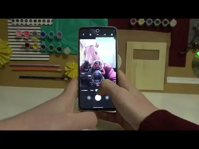 'Video thumbnail for Motorola Moto G82 - How To Take Selfie'