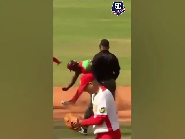 Video thumbnail for Entrada fuerte en segunda base, equipo de matanzas vs las tunas, Serie Nacional