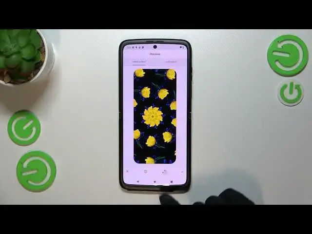 'Video thumbnail for How to Change Wallpaper on Motorola Razr 2022 - Set Up Wallpaper'