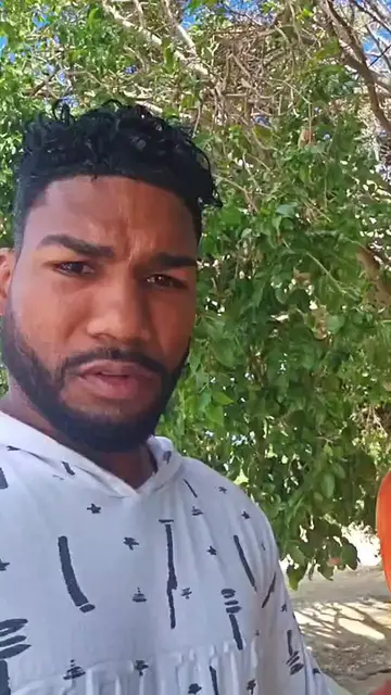 Video thumbnail for Boxeador cubano Yuriorkis Gamboa molesto por pueblo viviendo sin techo