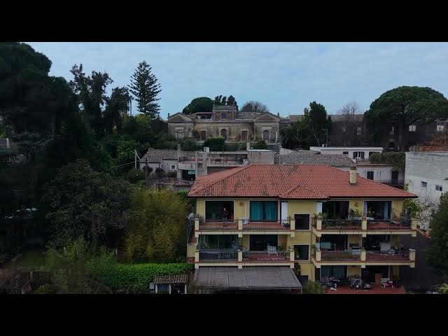 Video thumbnail for DJI Mini 5 Pro QuickShots - Dronie