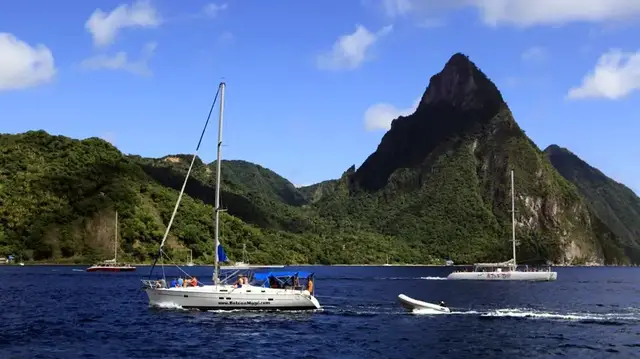 Video thumbnail for Segeltour zur Soufrière Bay | Saint Lucia