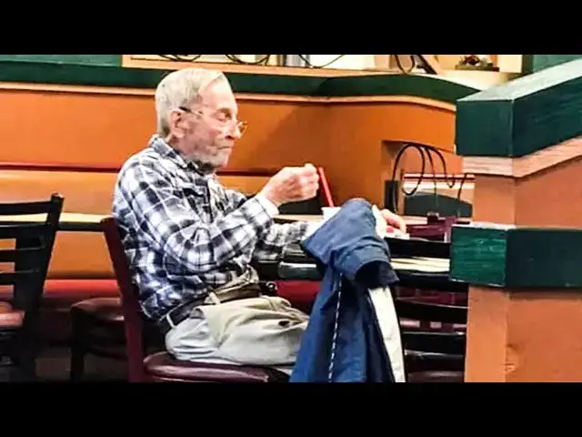 Video thumbnail for 97 Year Old Veteran Ate At Arby's Every Day, Then Employees Realized Why
