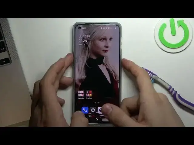 Video thumbnail for How to Clean the USB Port on the OnePlus Nord 2T Using Household Items