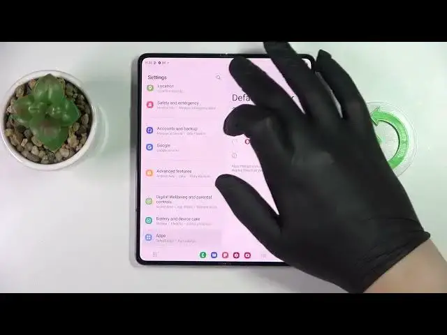 Video thumbnail for SAMSUNG Galaxy Z Fold 4 - How To Set Chrome As Default Browser
