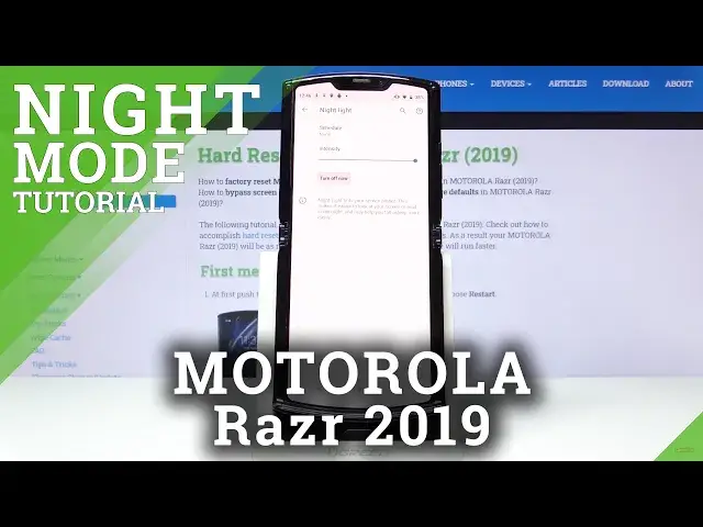 Video thumbnail for Night Mode in MOTOROLA Razr 2019 – Activate Night Light