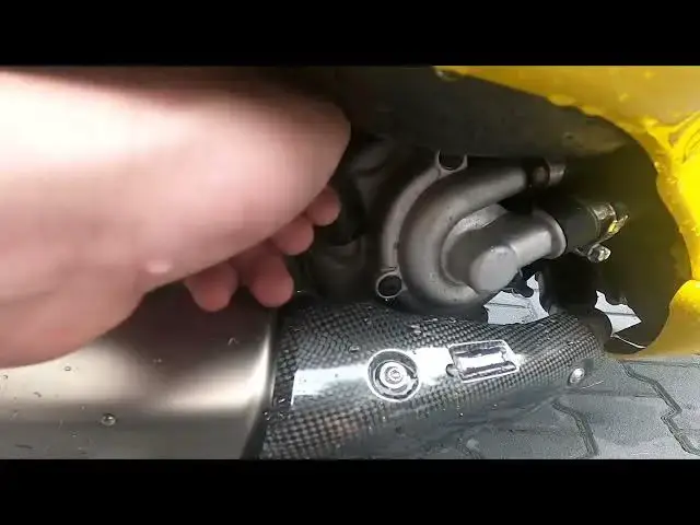 'Video thumbnail for Where is Engine Oil Level Dipstick in Vespa GTS ( 2005 - now ) | Measure Engine Oil Level'