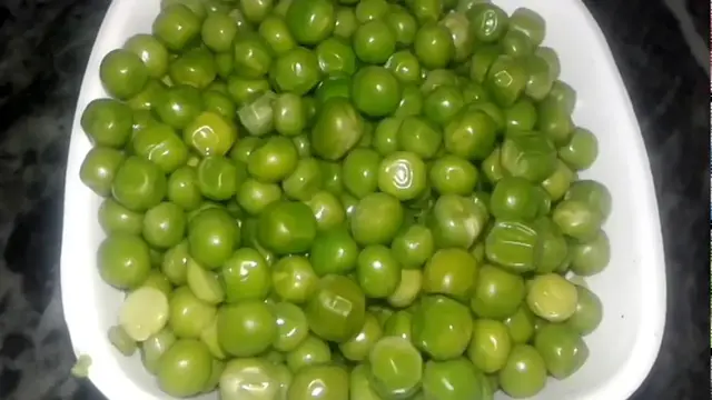 Video thumbnail for आलू मटर बनाने की आसान विधि / Aloo-Matar ki sabzi recipe in hindi / How to make aloo matar