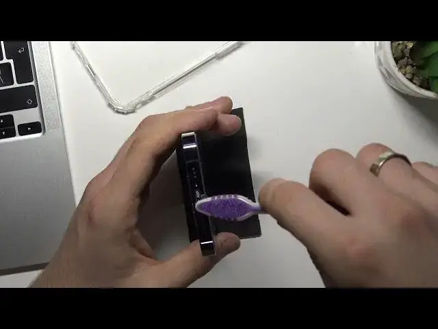 Video thumbnail for How Unblock Lighting Port on iPhone 14 Pro - Clean Charging Port with Household Items or Toothbrush