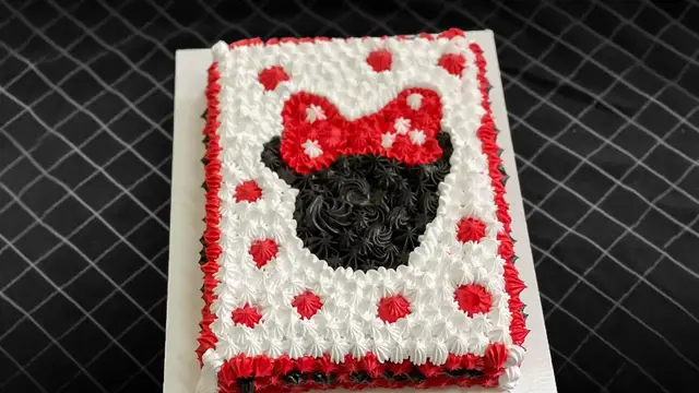 Video thumbnail for Mickey Mouse birthday cake decoration for baby