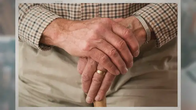 Video thumbnail for How Tight Are Rings Supposed to Be?