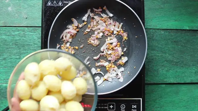'Video thumbnail for Chettinad Potato | Spicy Potato | चटपटे अलू बनाने का तरीका।'