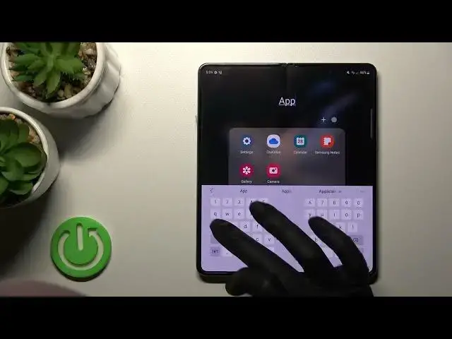 'Video thumbnail for How to Create Home Screen Folders in SAMSUNG Galaxy Z Fold 4 – Group Apps'