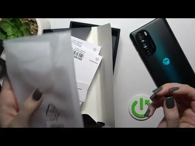 Video thumbnail for Does MOTOROLA Edge 30 Pro Comes with Case?