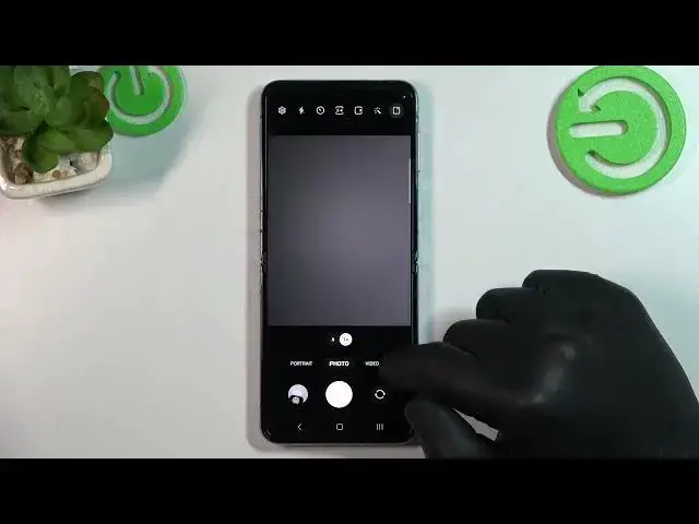 'Video thumbnail for Samsung Galaxy Z Flip4 - Does It Have Slow Motion'