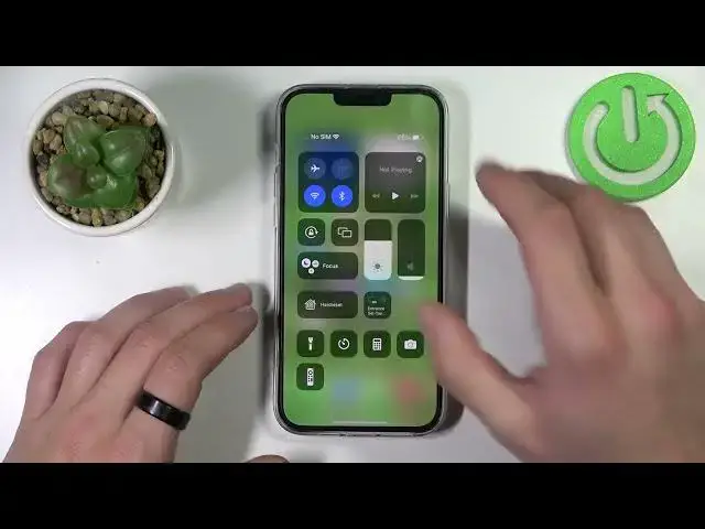 'Video thumbnail for How to Turn Off Flashlight in iPhone 14 Plus'