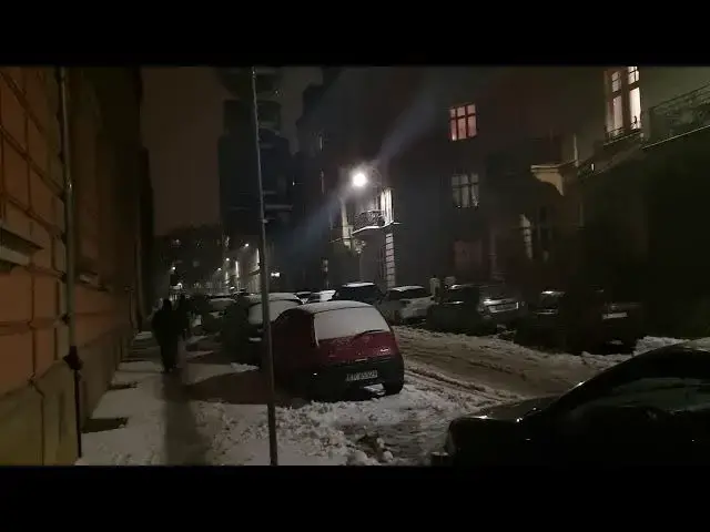 Video thumbnail for Samsung Galaxy S21 - Night Video Sample in FHD 120FPS | Handheld