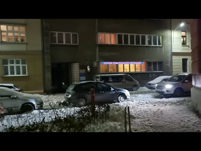 Video thumbnail for Samsung Galaxy S21 - Night Video Sample in FHD 60FPS | Wide Angle Lens (Handheld)