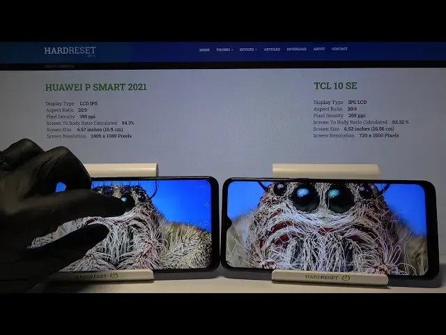 'Video thumbnail for Display Comparison Between TCL 10 SE & HUAWEI P Smart 2021 – Find Display Differences'