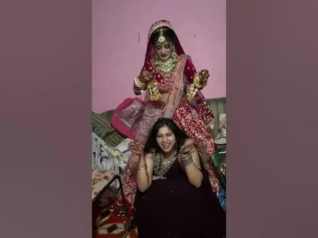 Video thumbnail for दुल्हन की बहनों ने फूल एंजॉय किया