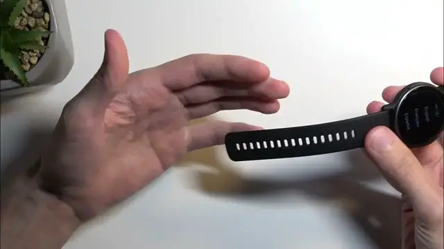 Video thumbnail for Unboxing of GARMIN Vivoactive 5