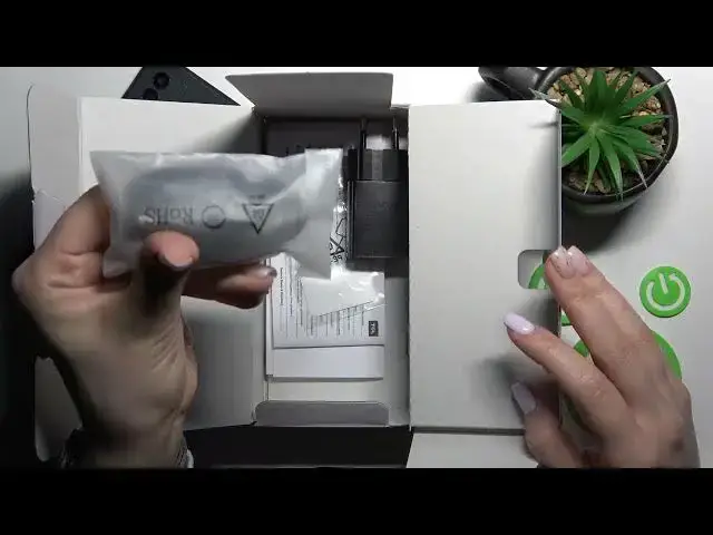 Video thumbnail for Does TCL 306 Comes with 3.5mm Headphones Adapter