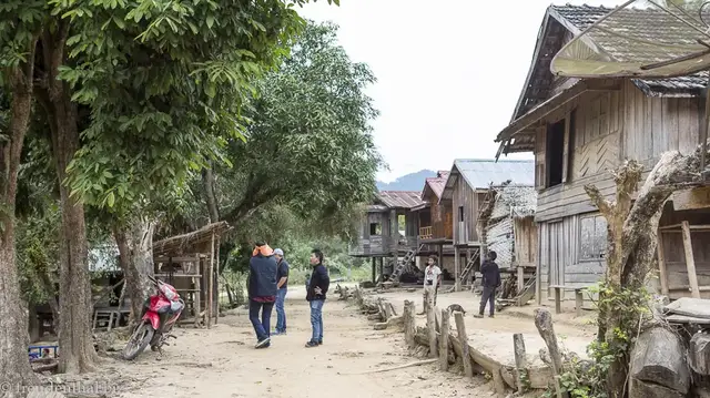 Video thumbnail for Mekong - Lao-Loum-Dorf in Laos
