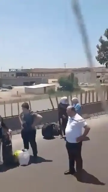 Video thumbnail for فيديو يوثق لحظة الحادث.. اصطدام بين حافلات نقل وصهريج نفط على طريق حمص–طرطوس