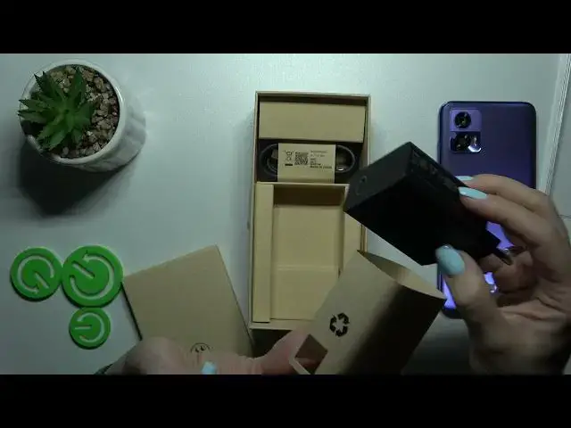 'Video thumbnail for MOTOROLA Edge 30 Neo All Box Accessories Preview'