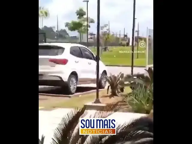 Video thumbnail for Delegada xinga e agride entregador ao exigir delivery na porta de apartamento no PA