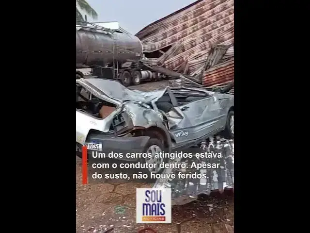 Video thumbnail for Chuvas fortes com vento 'ameniza' calor e causa estragos em cidades do Tocantins - Taboção