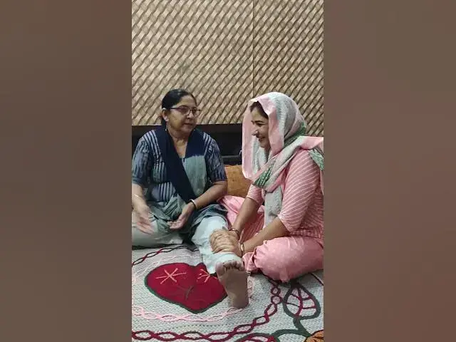 Video thumbnail for सास बहू की पड़ोसन पे कॉमेडी#happy_lokgeet #viral #डांस