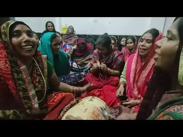 Video thumbnail for मईया रानी का बहुत सुंदर भजन, चवनी चल ना भया,रुपिया देदो भया #happy_lokgeet #viral #hindi #topbhajan