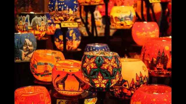 Video thumbnail for Weihnachtsdorf am Maria Theresien Platz in Wien