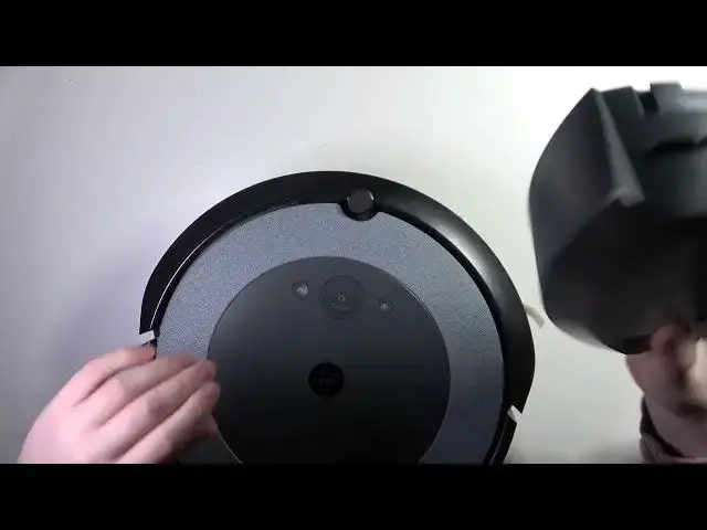 Video thumbnail for How To Remove Dust Bin On iRobot Roomba i3