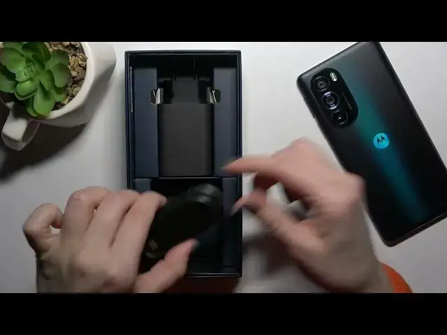 'Video thumbnail for Does MOTOROLA Edge 30 Pro Comes with USB Cable?'