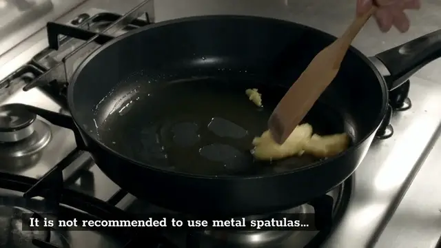 Video thumbnail for Cook Eggs Using Carbon Steel Pan, Amazing Guide For You! (2021)