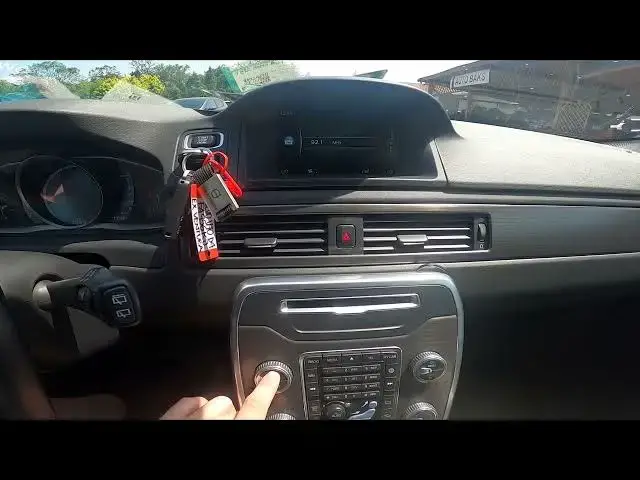 'Video thumbnail for How to Turn Radio On or Off in VOLVO V70 III ( 2007 – 2016 ) - Enable or Disable Radio'