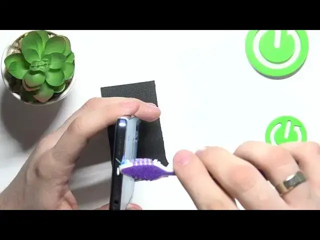 Video thumbnail for How to Clean the USB Port of TCL 30 Device Using the Household Items