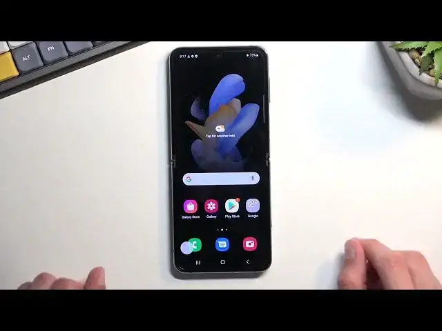 'Video thumbnail for How to Take a Screenshot on Samsung Galaxy Z Flip4 - Capture the Screen'