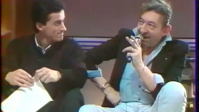 Video thumbnail for Serge Gainsbourg - Séance coiffure - 1988
