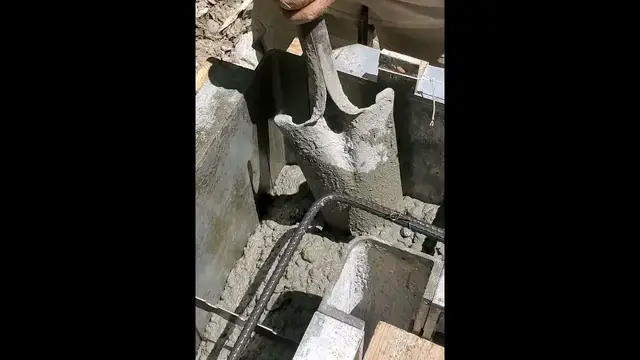 Video thumbnail for Pleasurable Pouring of a Concrete Curb Wall #Shorts