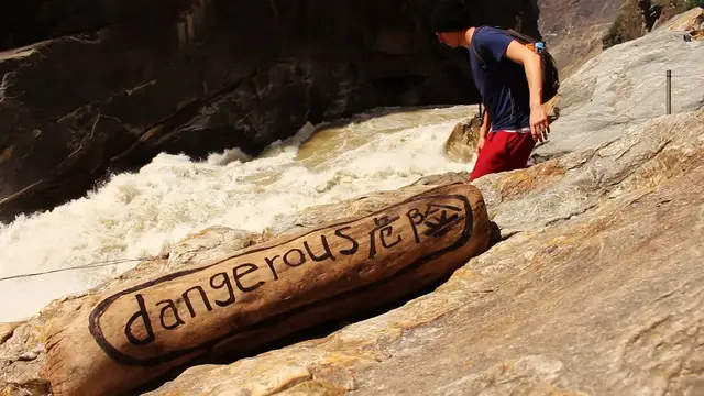Video thumbnail for Tiger Leaping Gorge - Day Four: Is This Dangerous?