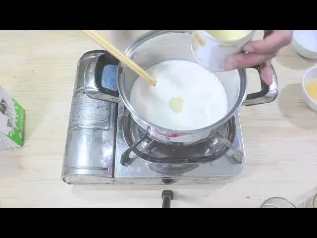 Video thumbnail for Cách làm caramem - bánh flan [FALSE]