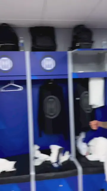 Video thumbnail for Calhanoglu balla con Gosens dopo la Supercoppa vinta