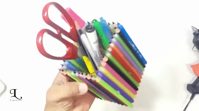 Video thumbnail for How to make a Pen Stand using Wasted Pens