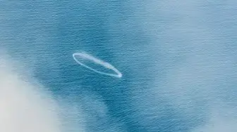 Video thumbnail for Volcano blows smoke rings - Stromboli in eruption Jan 2019