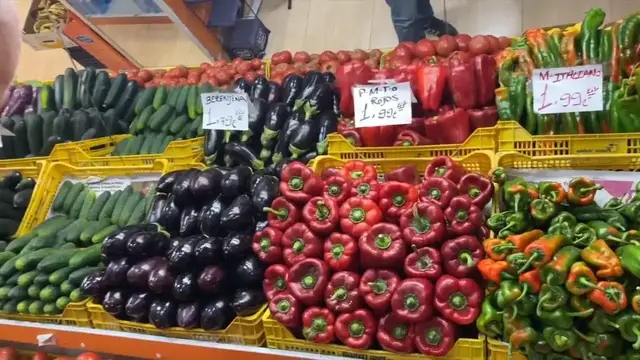 Video thumbnail for Shopping For Meat And Veggies In Valencia Spain Like The Locals Do.