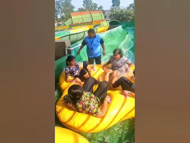 Video thumbnail for SUPER COMBO 😲 SLIDE - Water Park #waterpark #youtubeshorts