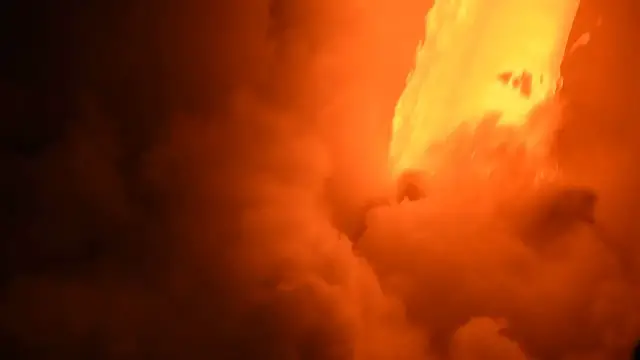 Video thumbnail for Kilauea volcano's fire hose triggers violent littoral explosions